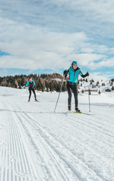 Two cross-country skiers | © HERB- media vGmbH