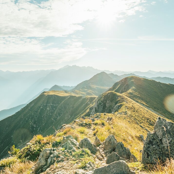 Sunshine with mountain panorama | © H.E.R.B. MEDIA